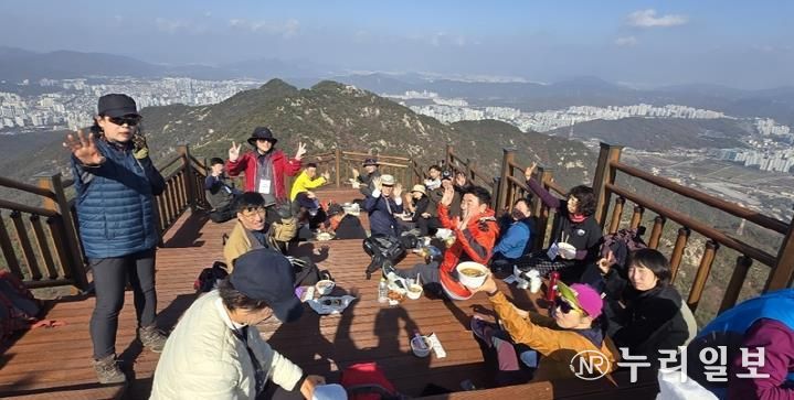 의정부시, 수락산 기차바위 전망대 및 쉼터 조성 완료…시민에 전면 개방