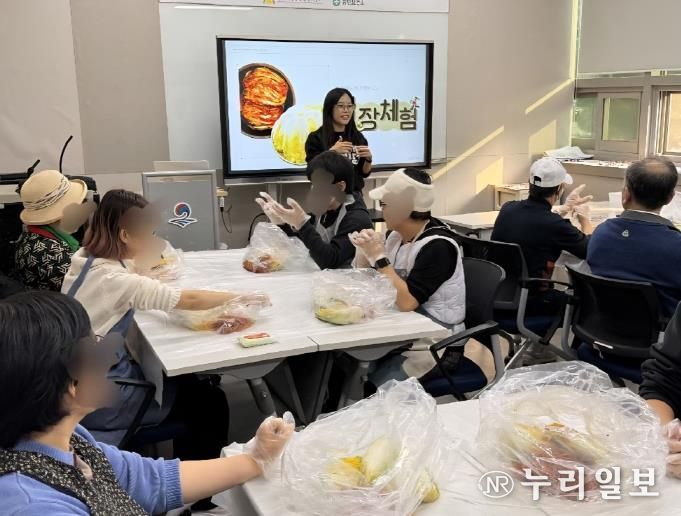 평택시정신건강복지센터, 사랑의 김장 체험 및 나눔 행사 진행