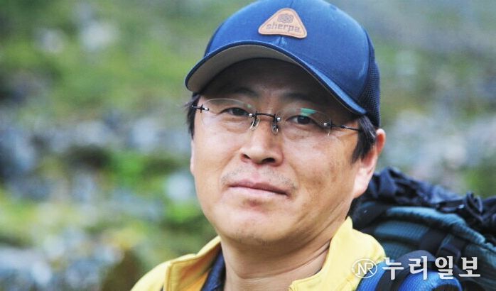 경상국립대학교 2025년 제17회 개척언론인 상 수상자인 경남과학교육원 박명환 팀장