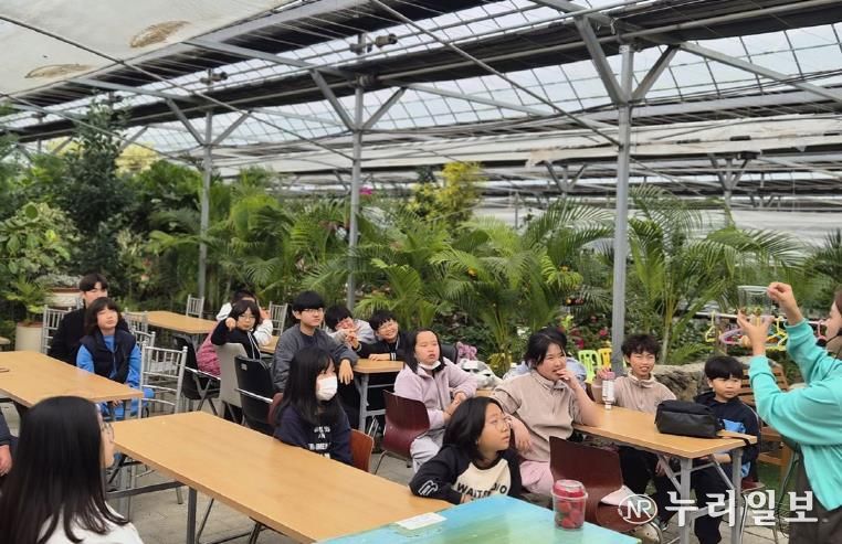 (재)연천군청소년육성재단·연천군드림스타드와 청소년문화의집, 멘토링 학교 가을 문화체험으로 정서적 유대와 자기 성장 도모