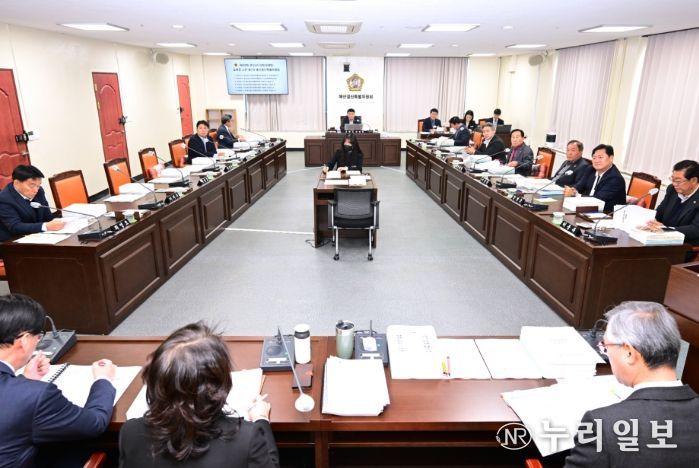 경남도의회 교육청 예결특위, 재정 어려움 속 2차 추경안 심사 완료