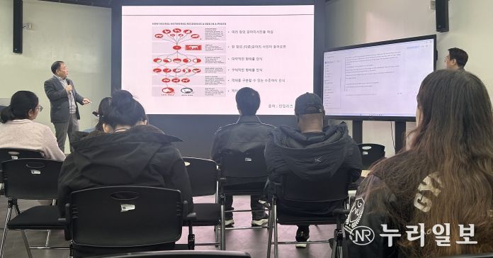 경상국립대학교(GNU) 국제처는 11월 24일, 26일 이틀간 연암공과대학AI·DX센터에서 ‘외국인 유학생 AI·DX 교육 및 체험 프로그램’을 진행했다.