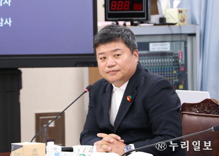 정영균 의원 예산결산특별위원회에서 질의 모습