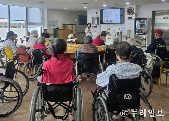 어르신 대상‘돌봄이(齒) 구강건강서포터즈' 교육