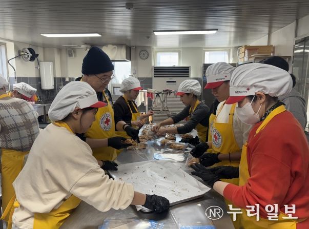 강원역사문화연구원, ‘사랑의 빵 나눔 봉사 활동’ 실시