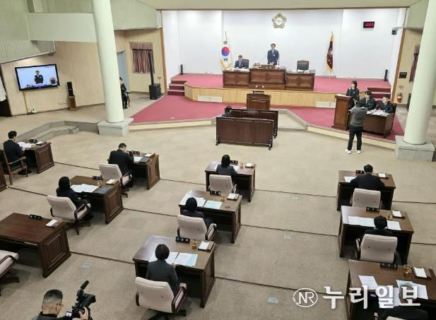 군포시의회는 12월 1일 제285회 정례회를 개회했다. 이번 회기는 18일까지 진행된다.