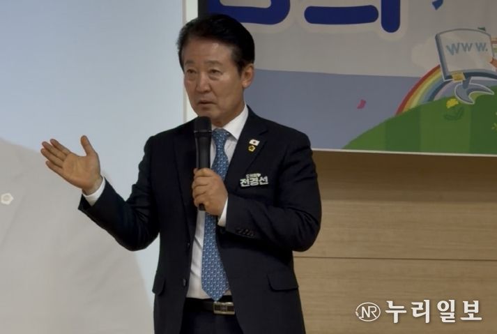 전경선 전남도의원이 27일 목포시노인회관에서 ‘행복한 노후, 전남이 함께합니다’ 주제로 강의를 진행했다