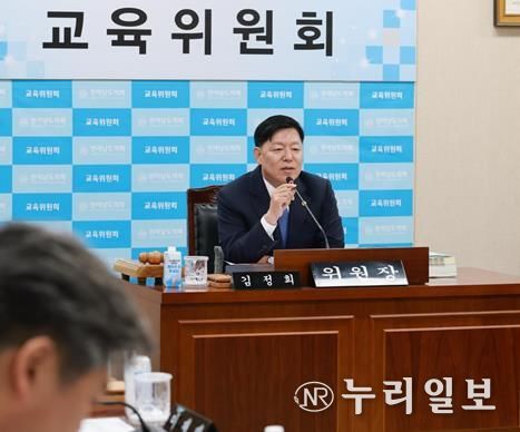 김정희 전남도의회 교육위원장 전라남도교육청 대상 행정사무감사 질의