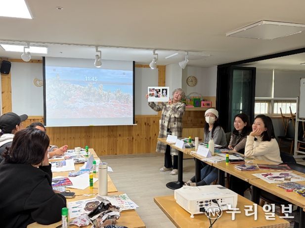 그림책 테라피 활동 모습