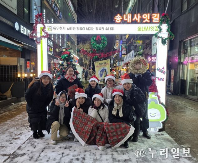 송내동 주민자치센터, 크리스마스 트리 설치로 연말 분위기 물씬