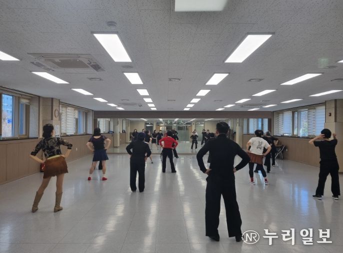 마장건강생활지원센터·국민건강보험공단이 함께한 ‘백세운동교실’ 성료