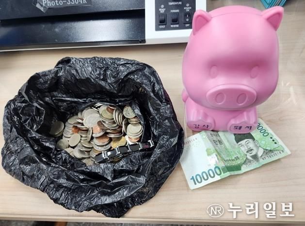 파주시 금촌1동에 전해진 익명의 돼지저금통 기부