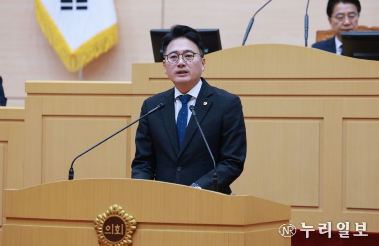 진호건 전남도의원이 본회의장에서 5분자유발언을 하고 있다.