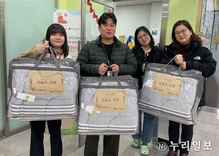 ‘교육복지 꾸러미(이불 중심)’ 전달