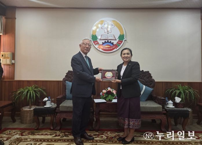 충남교육청, 라오스 정부 훈장 받다...20년 교육정보화 동행의 성과