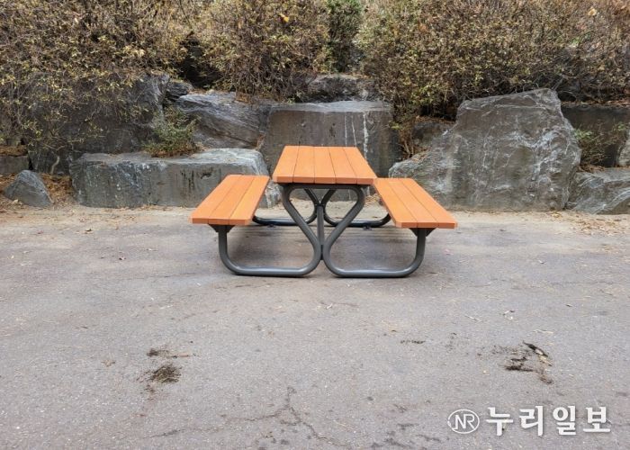 고양시 일산서구, 탄현1동 벤치 교체·피크닉 테이블 설치 완료