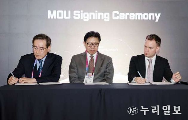 좌측부터 부산경제진흥원장 송복철 부산시장 박형준 헝가리 수출진흥청 , , (HEPA) 부대표 Dr. Gábor Peter Artner