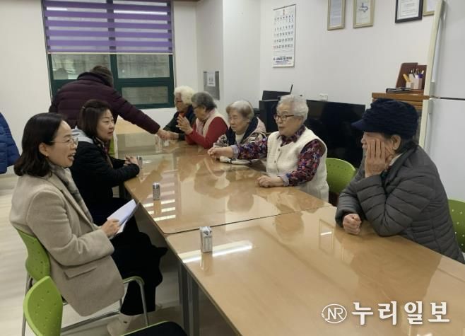 수원시 팔달구 화서2동 이윤주 신임 동장, 동절기 맞아 경로당 17개소 돌며 현장 소통