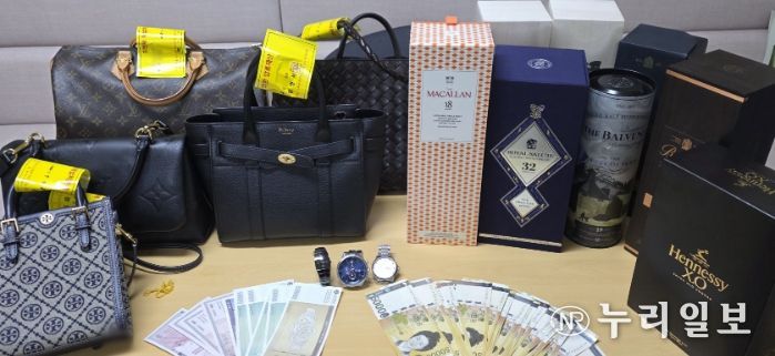 지난해 금융 재테크 자산 은닉 체납자를 대상으로 실시한 가택수사에서 압류한 물품 등.