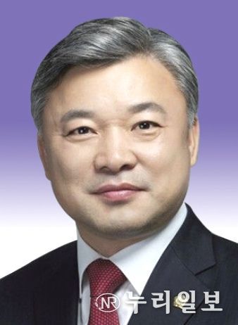 권광택 경상북도의회 행정보건복지위원회 위원장