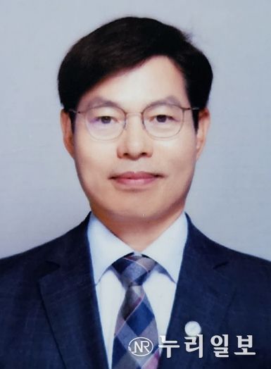 교육국장 박철영