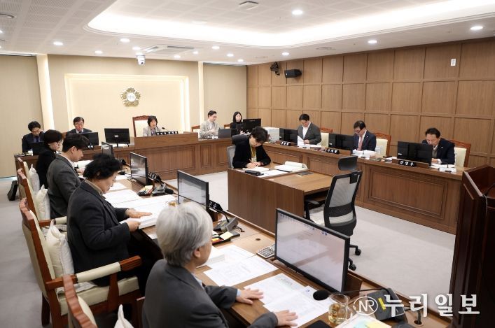 수원특례시의회 기획경제위원회 조례안 심사