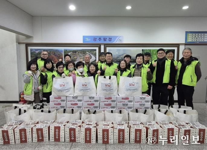 광주시 도척면 지역사회보장협의체, 설맞이 저소득 30가구에 ‘행복 꾸러미’ 전달