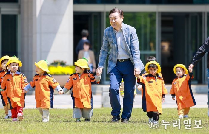 도청으로소풍오는날