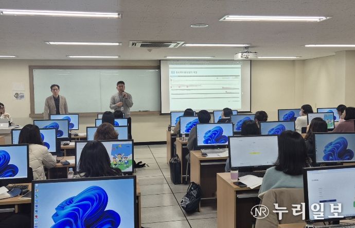 2월 24일 순천제일대학교에서 늘봄실무사를 대상으로 초3방과후 프로그램 이용권 연수를 진행하고 있다.