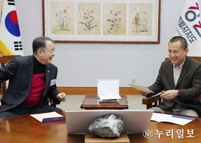 박종훈 춘천문화재단 이사장, 강원인재육성 장학금 기탁
