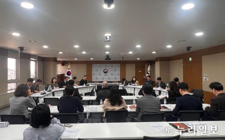 전라남도교육청, 광주시교육청 관계자들이 참여한 가운데 13일 교육부 대회의실에서 ‘교육행정체제 통합 협력회의’가 진행되고 있다.