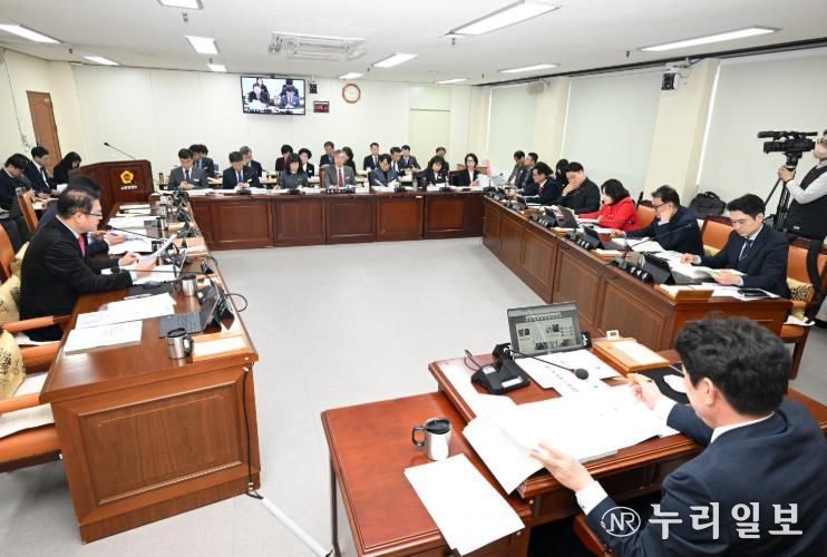 경남도의회 교육위원회, 교육지원청 운영부터 학교 현안까지…교육 정책 전반 점검