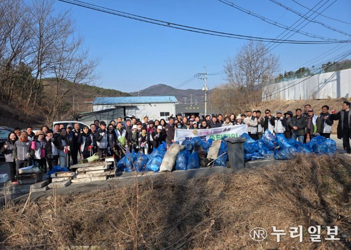 진접읍 이장협의회, 연평리 일대 ‘우리동네 새단장 쓰담데이’ 환경정화 활동 전개