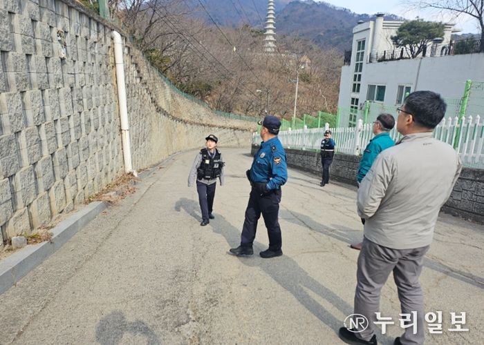 남양주시 호평동, 호평파출소와 해빙기 대비 급경사지 합동 안전점검 실시