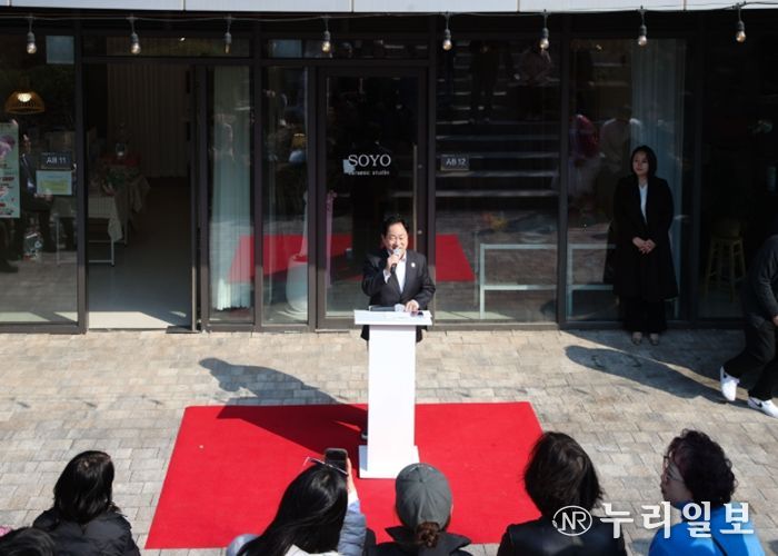 별내 청년 창업랩에서 축사하는 주광덕 시장