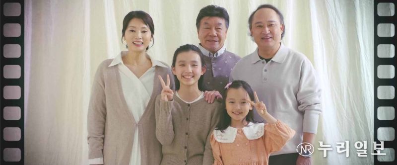 영화 속 한 장면(좌 뒤로부터 김성희, 한인수, 김정팔, 박주원, 차준희)