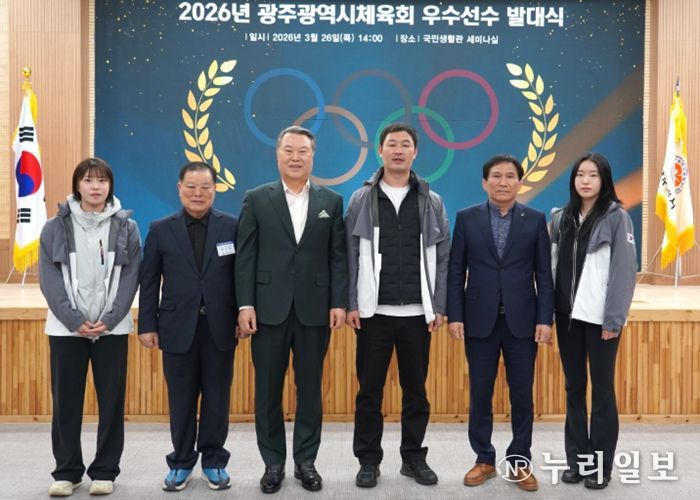 좌부터 서지영(근대5종), 이정하 위원장, 전갑수 회장, 최완영(당구), 김제안 위원장, 김다미(스쿼시)