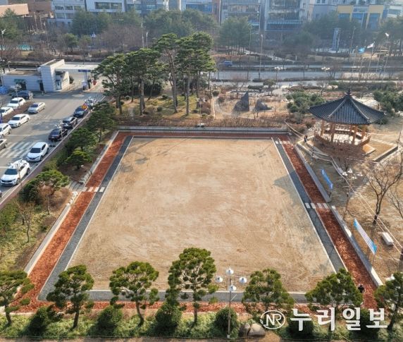 전북자치도, 도청 잔디광장‘맨발 황톳길’ 30일 재개장