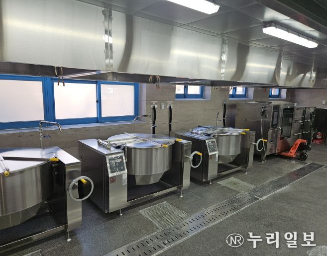 첨단초 조리실 인덕션과 환기시설 공사 후