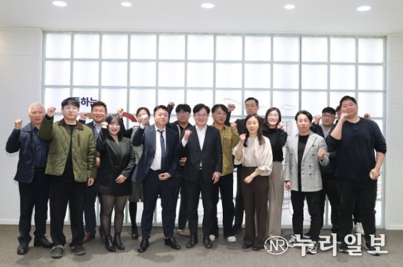 김포시(시장 김병수)가 25일 김포시청 중회의실에서 풍무역세권 등 관내 공동주택 입주예정자협의회와 간담회를 개최했다.