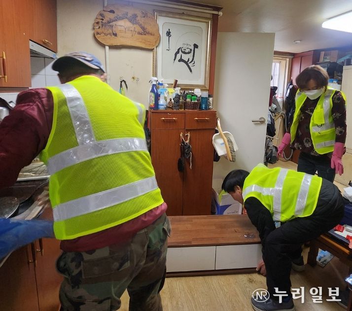 의정부시 송산2동, 우리나눔봉사회와 함께 위기가구 주거환경 새단장