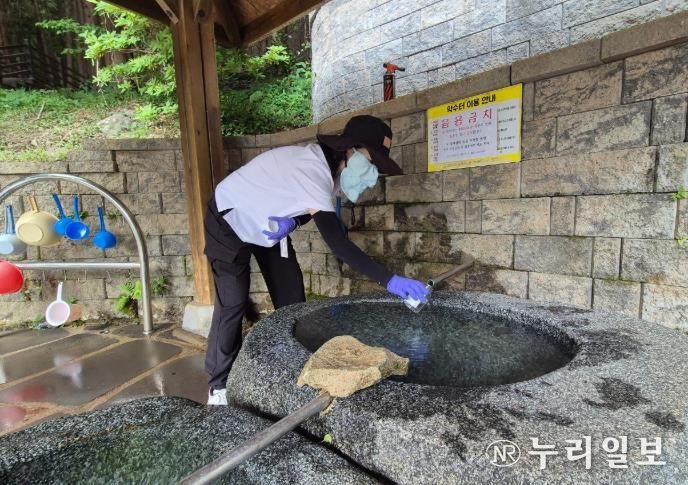 통영시 약수터 미생물 시료 채취